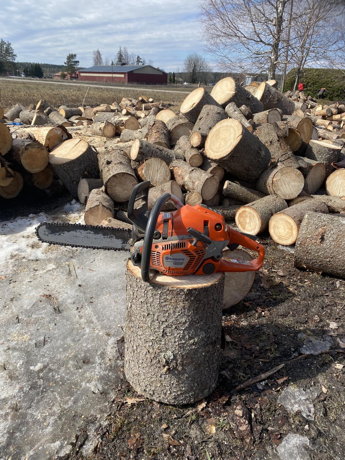 Husqvarna 550XPG Mark II moottorisaha + ketjulaippapaketti kaupanpäälle - Image 2